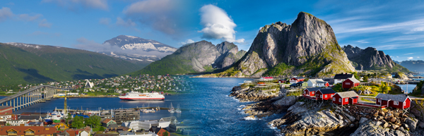 Hurtigrutenschiff vor Tromsø © Innovation Norway | Lofoten © Mag. Günter Grüner