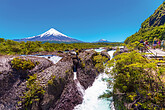 Petrohue Falls vor dem Vulkan Osorno (C) stock.adobe