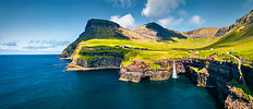 Gásadalur (C) Andrew Mayovskyy - stock.adobe